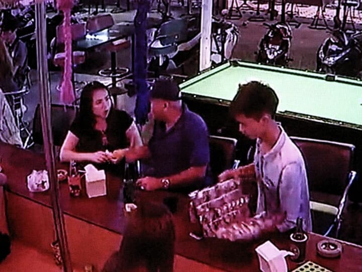 Таиланд. Новости: Рассеянный турист в Паттайе расплатился телефоном за пиво.