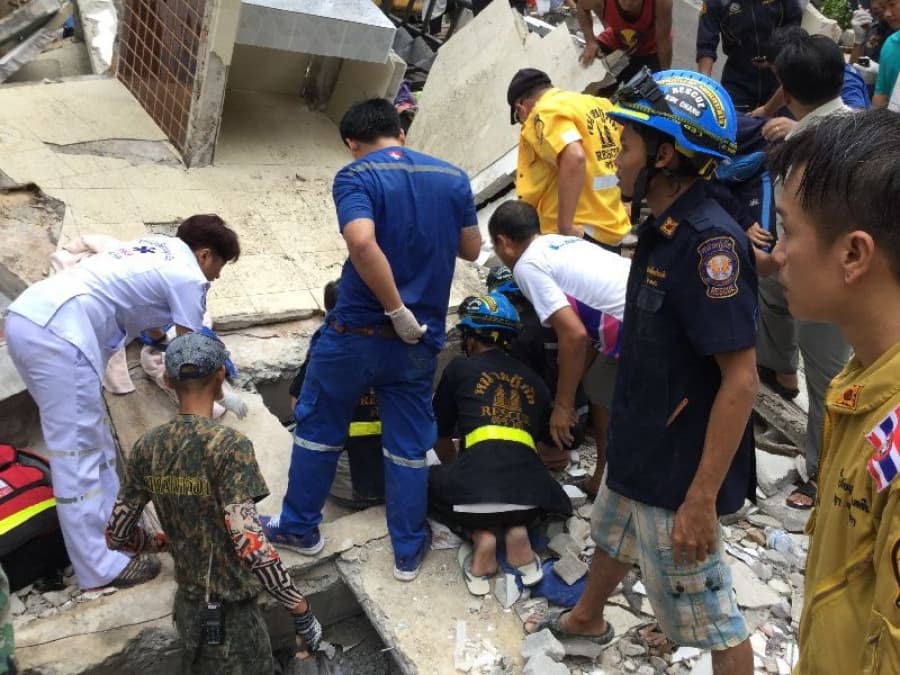 4 человека спасены, 1 всё ещё остается под развалинами отеля, который смыло дождем на Ко Чанге.