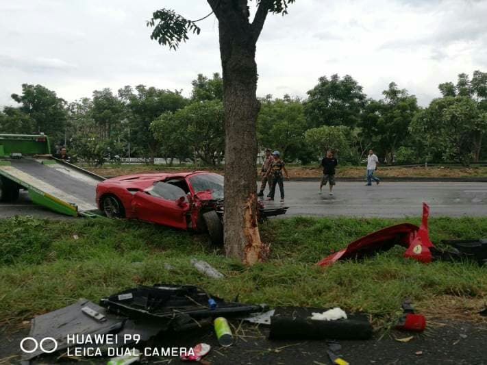 В Корате на "трассе дружбы" в хлам разбился новенький красный Ferrari.