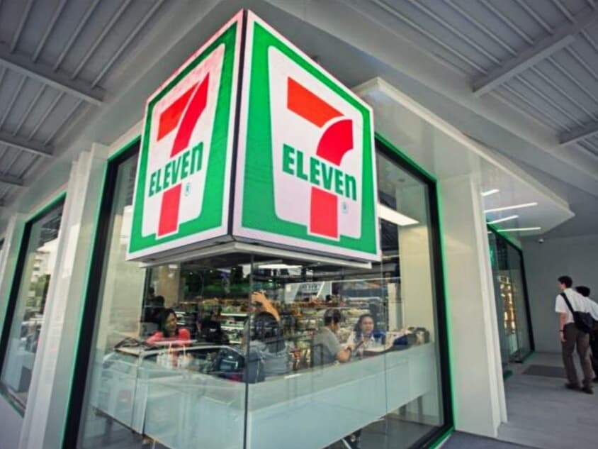 Жители Бангкока теперь могут отправлять почту через магазины 7-Eleven.