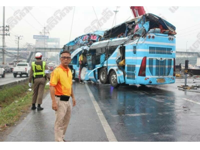 Водитель автобуса, который угробил 6 человек, оштрафован на 5000 бат.