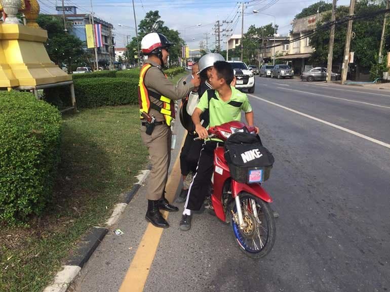 Мотоциклист с кастрюлей вместо шлема позабавил страну.
