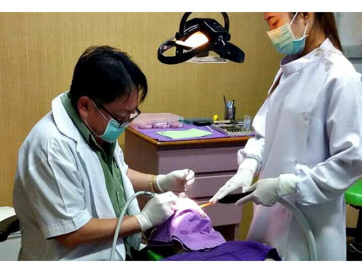 Малообеспеченным тайцам начнут вставлять зубы бесплатно с 6 января.