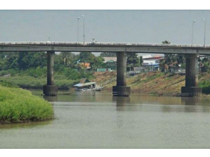 Из-за засухи тайцев попросили реже купаться.