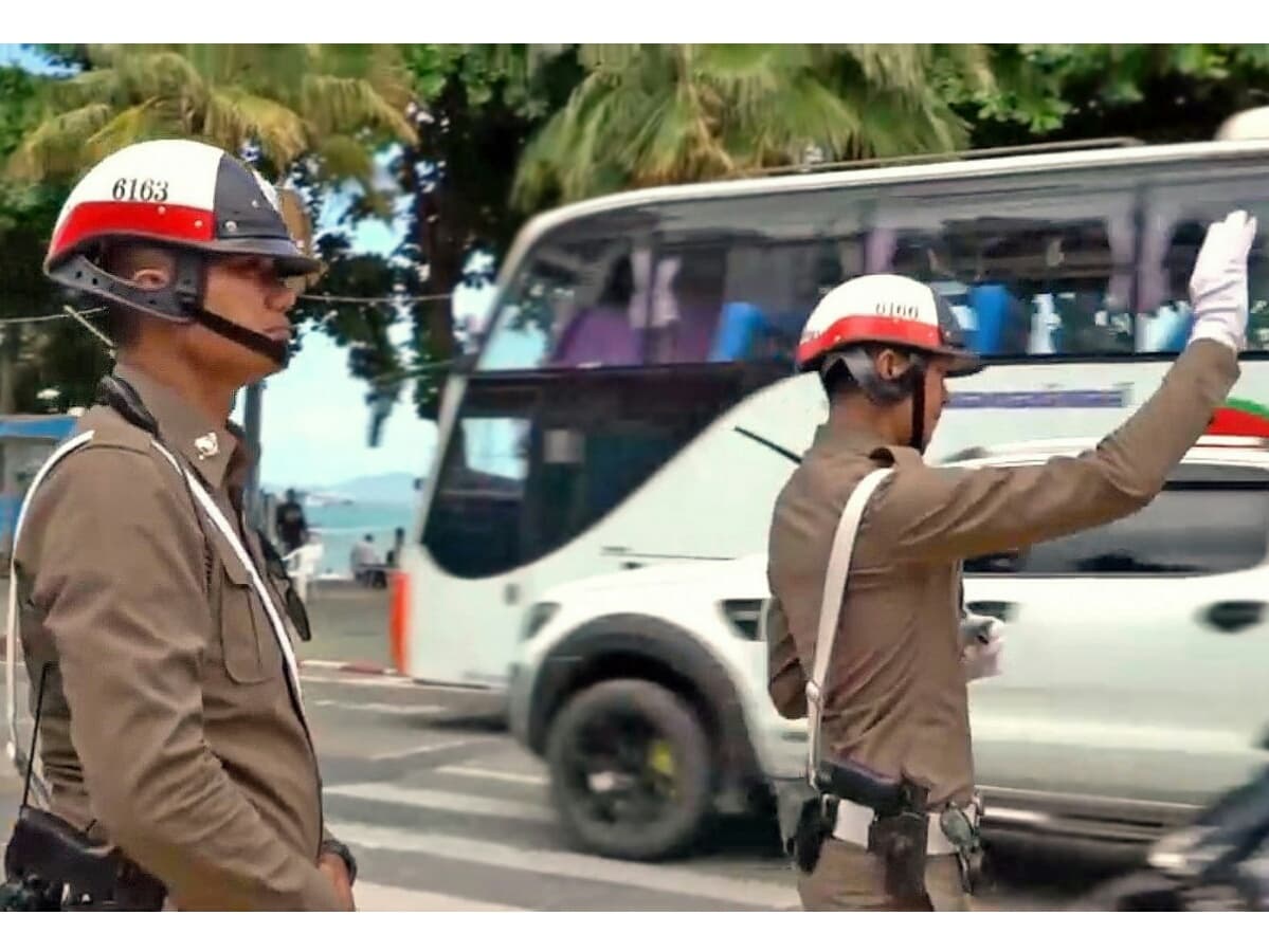 Как надо переходить дорогу в Паттайе - мэрия объясняет.