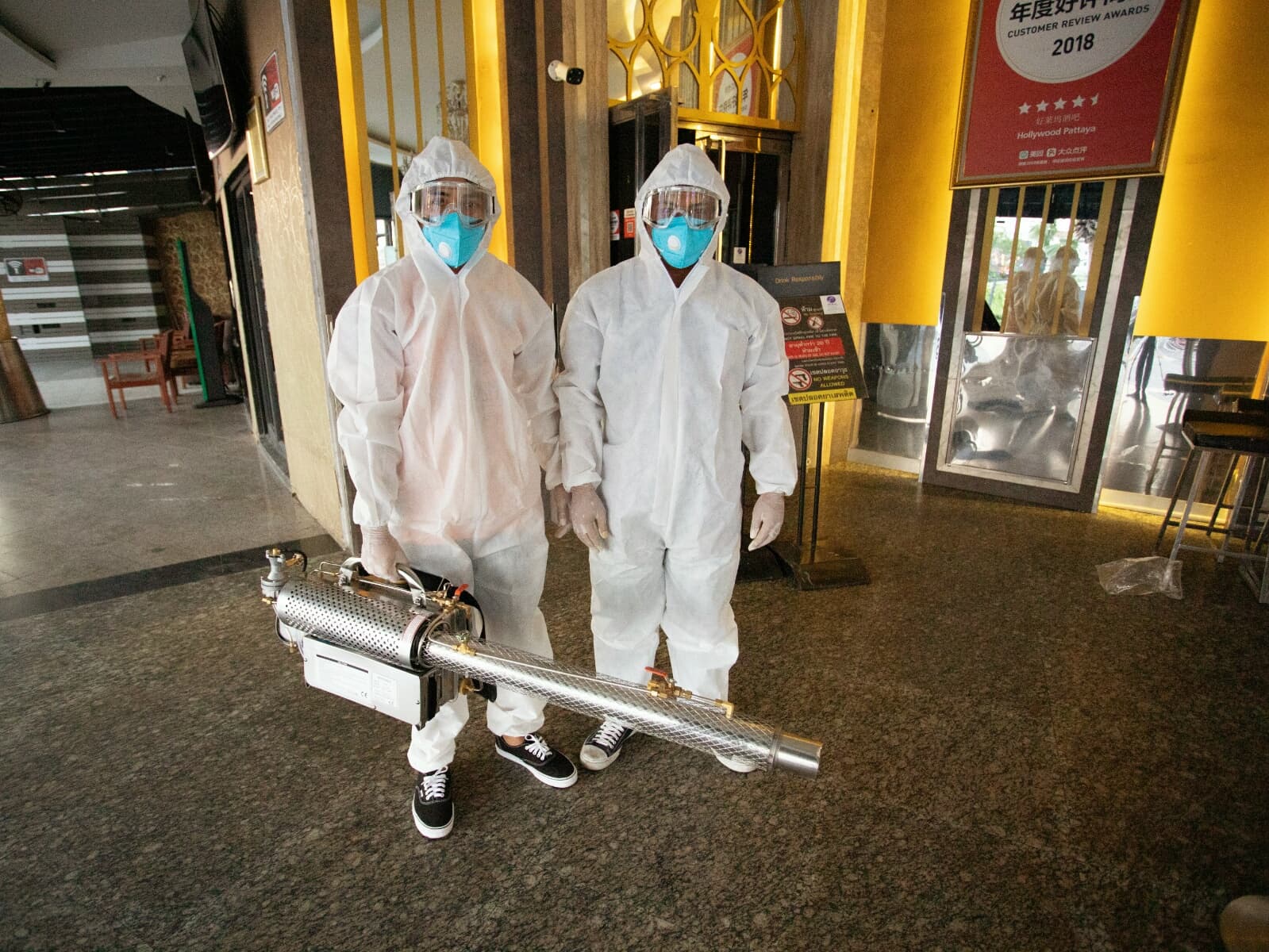 Ночной клуб Hollywood купил антивирусную пушку за 70 тысяч.