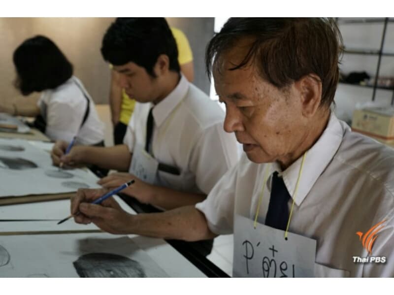72-летний дедуля стал студентом университета в Бангкоке.