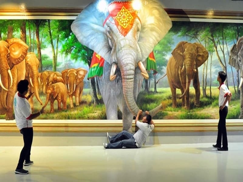 Art in Paradise