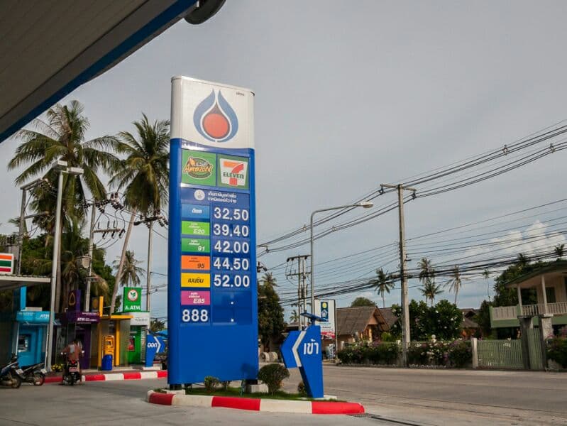 Новости. Тайланд снижает цены на бензин.