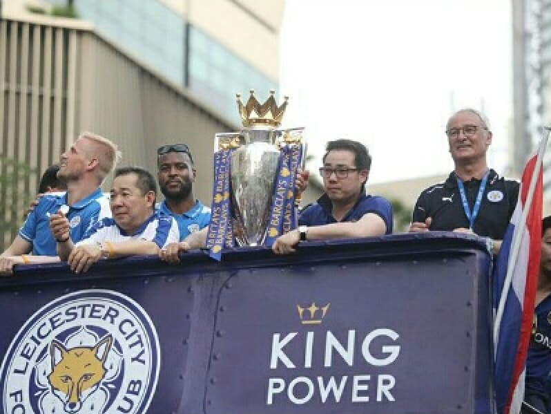 Игроки Leicester City провели парад победы в Бангкоке.