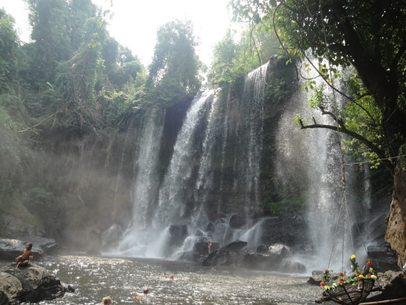 Экскурсия: Авторский тур на джипах в Ангкор Ват и Грот Смерти, 2 дня 1 ночь